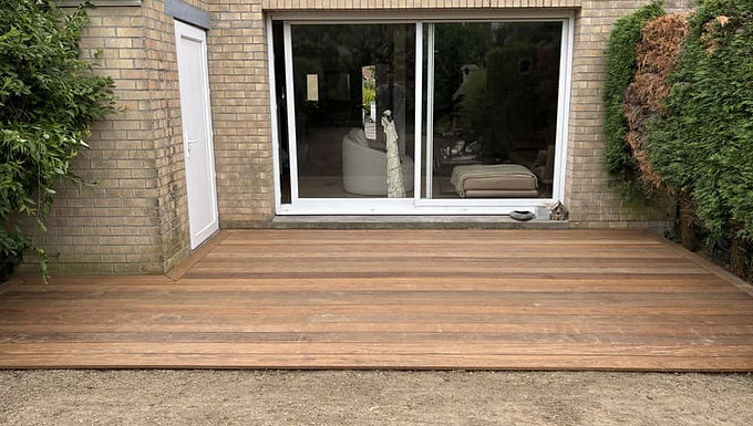 Création d'une terrasse en bois exotique