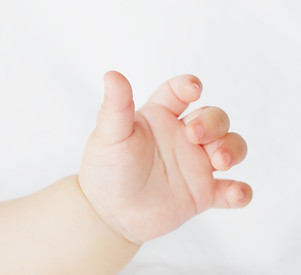 Petite main de bébé
