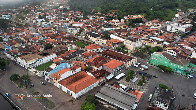 Foto aerea com drone da bahia da cidade de cachoeira 