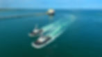 foto com drone ddois rebocadores, mar e um navio