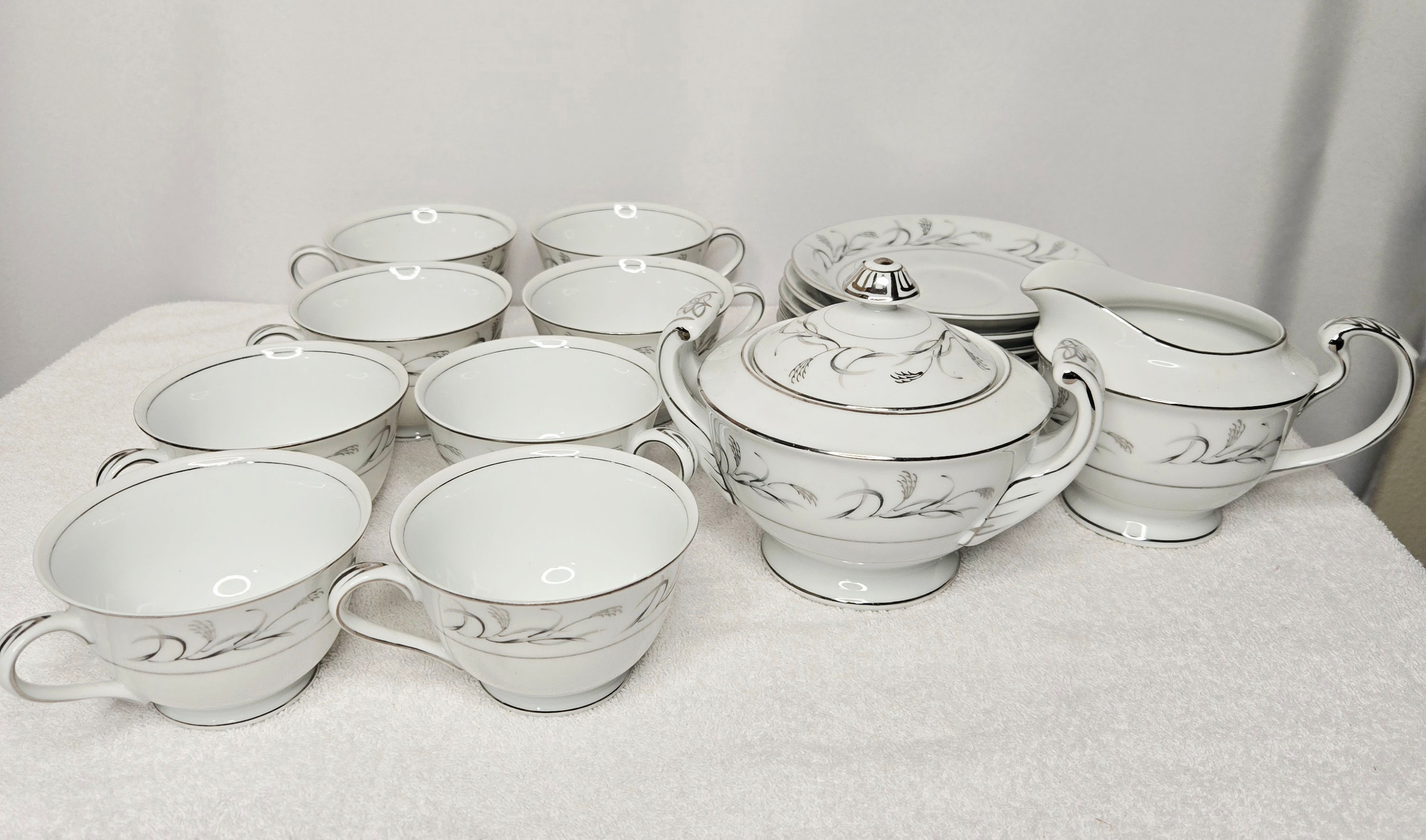 Harmony House Platinum Garland 16pcs