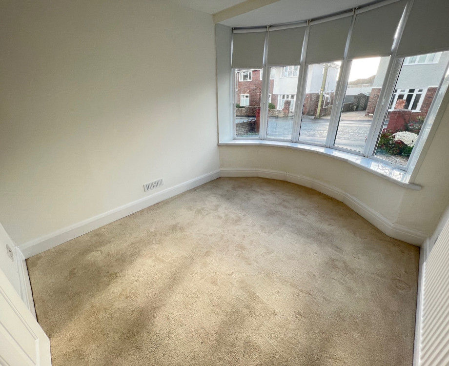 Front bedroom(1).jpg