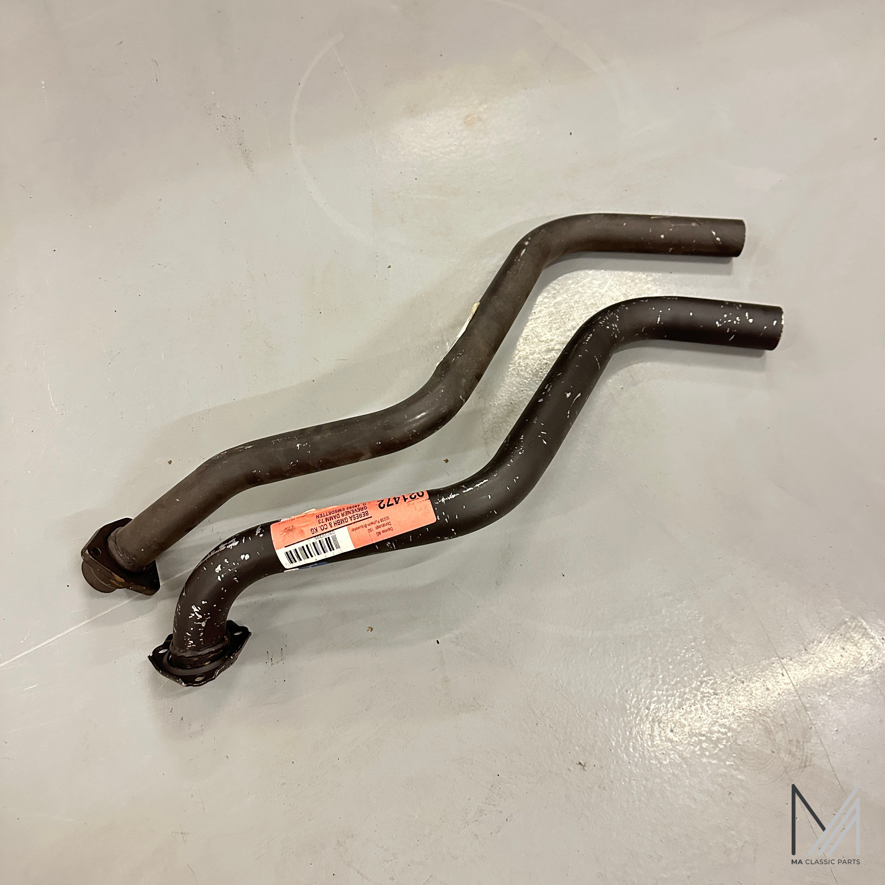 Mercedes-Benz NOS Auspuffrohre A 114 490 14 19 und A 115 490 05 19 – Gesamtansicht