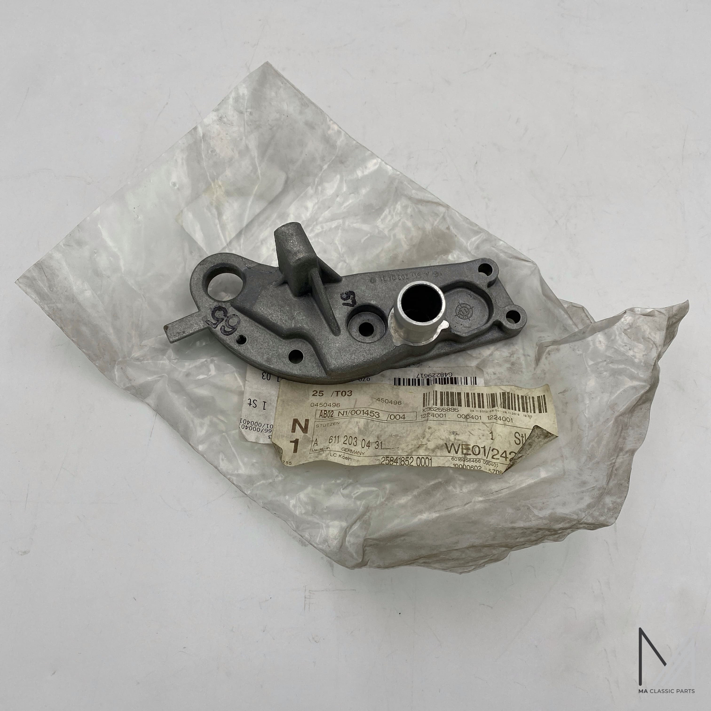 Mercedes-Benz Stutzen A6112030431 NOS