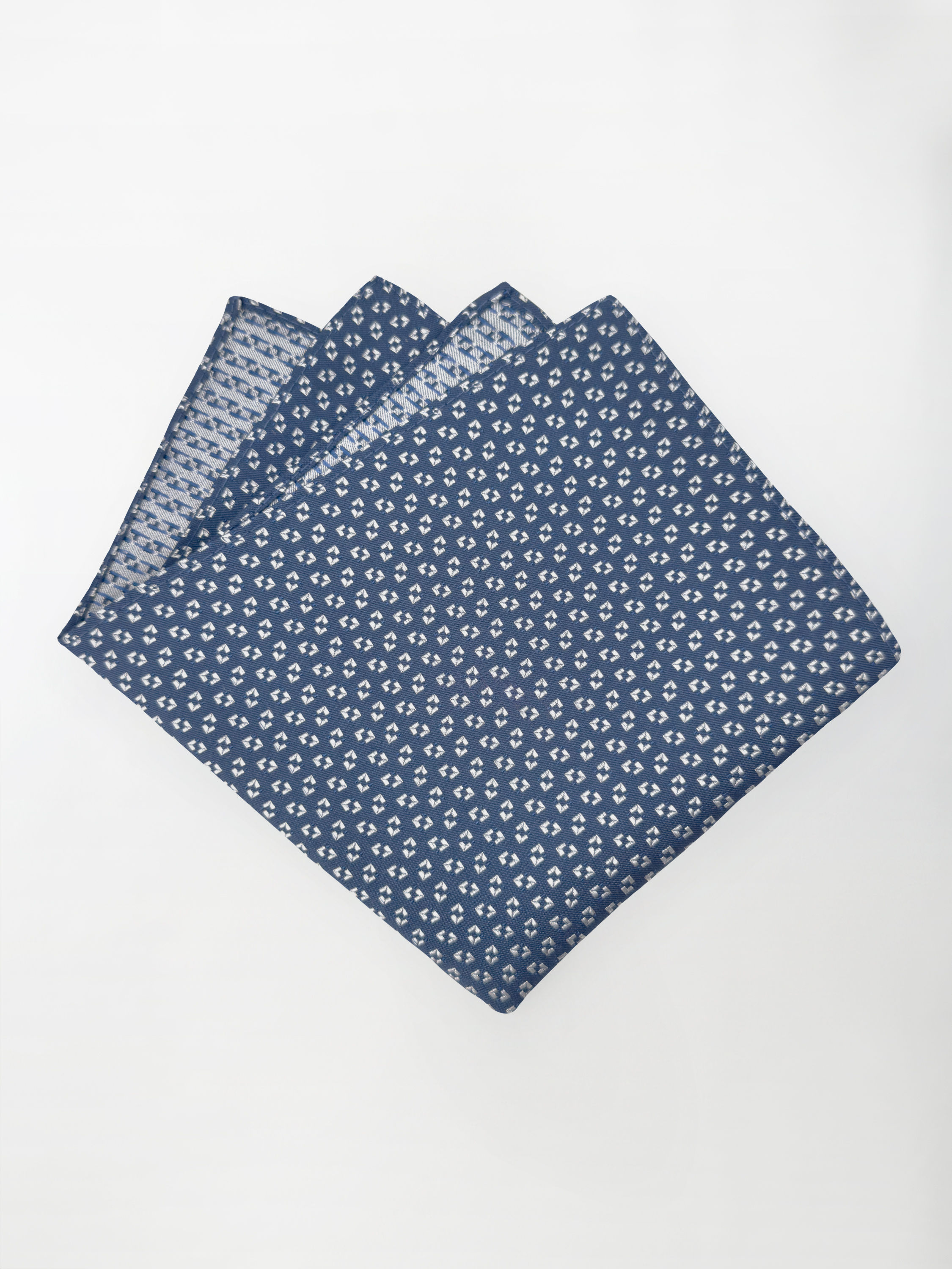 Pochette unita con microfantasia geometrica alternata - color Blu e Argento