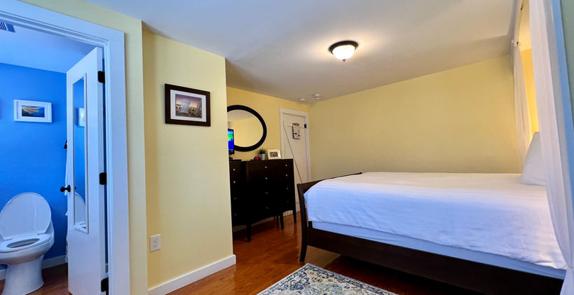 Dragonfly Guest House Sunflower Room Third Image
