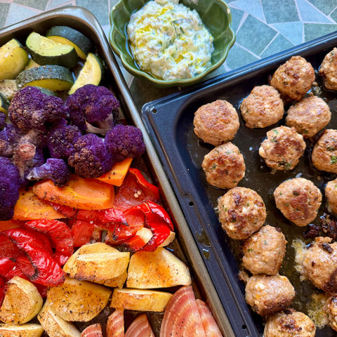 Fetaostfyllda köttbullar med tzatziki