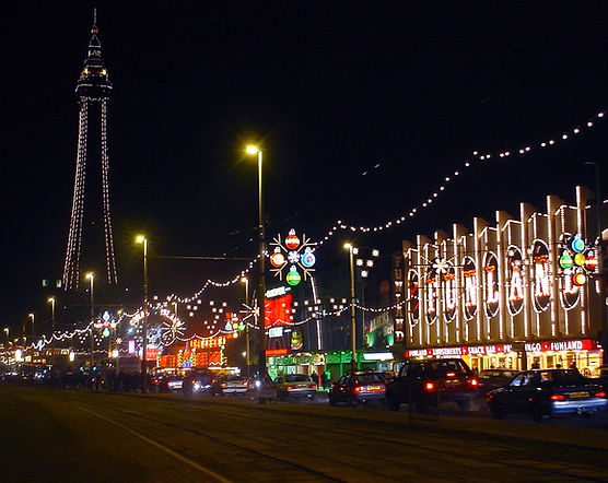 Blackpool_tower_and_illuminations.jpg