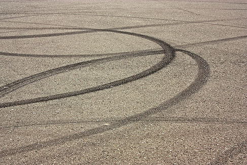 skid-mark-567668_1280.jpeg