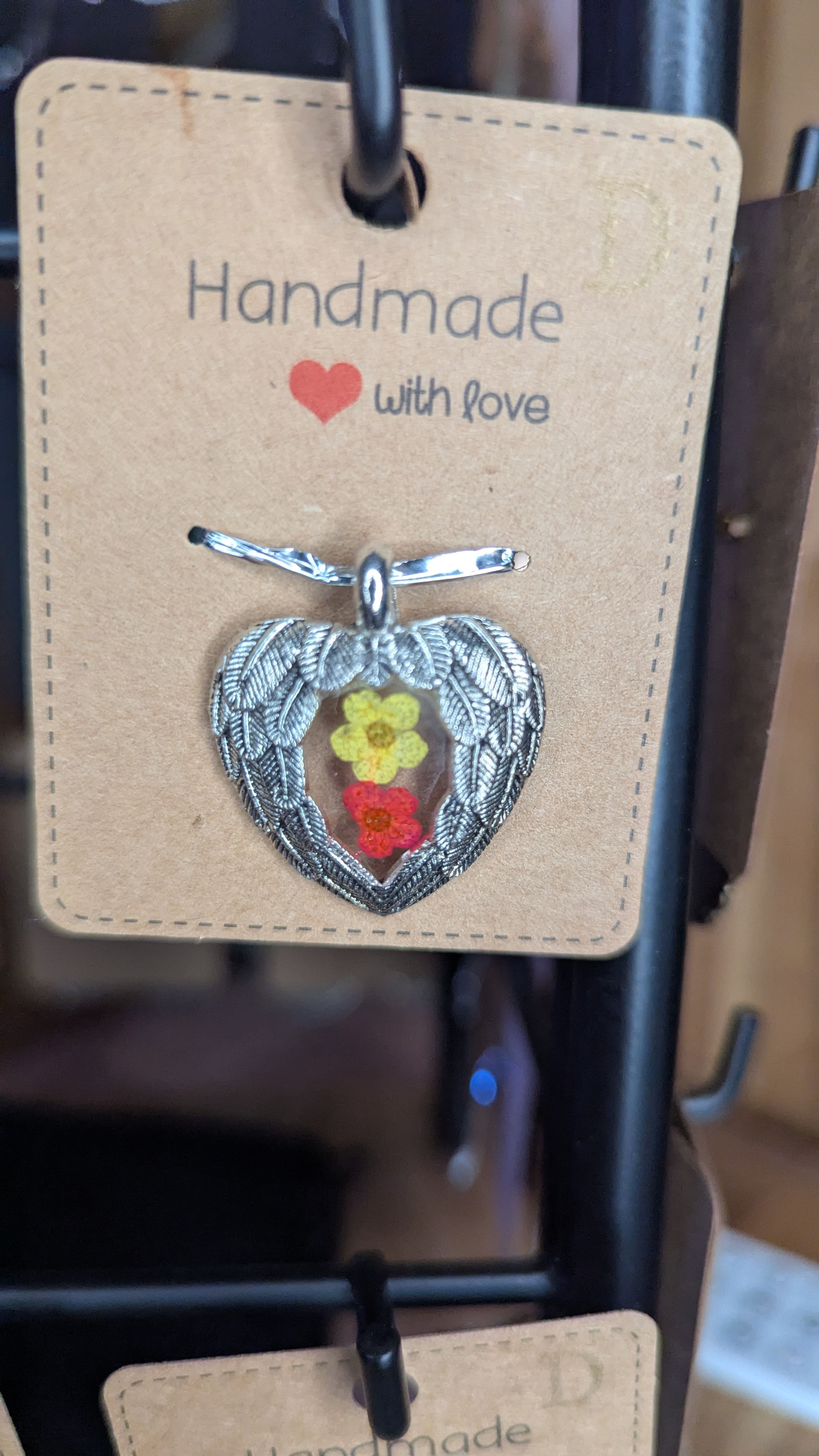 Schmuckanhänger Vintage mit Blüte