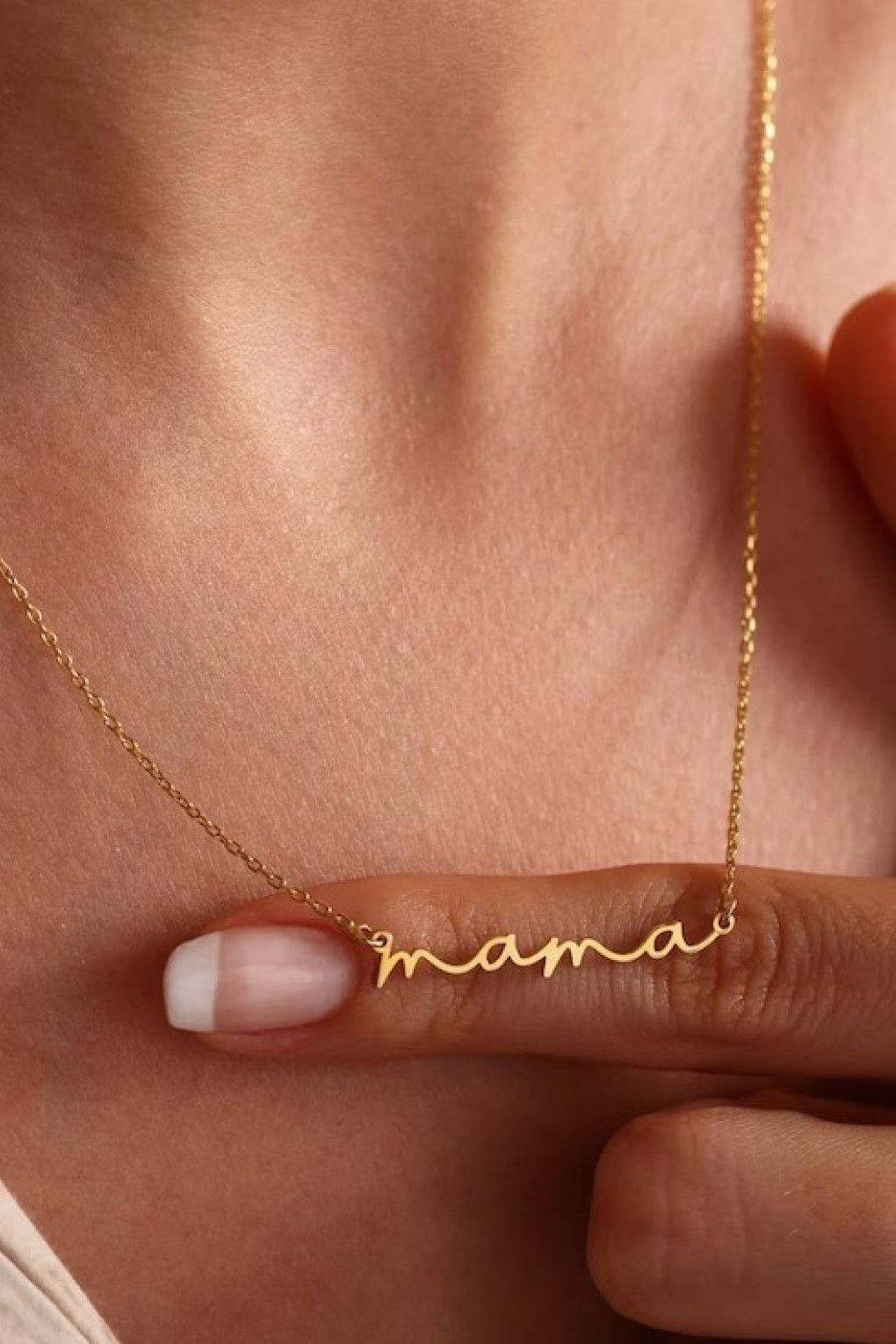 'mama' 18K Non-Tarnish Stainless Steel Necklace in Gold