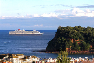 Queen Mary 2 in the Sunshine