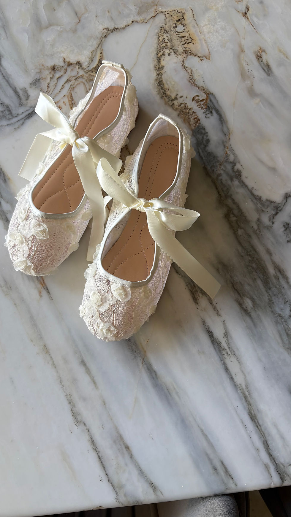 Miniatura: BRIDE . Pantufla beige con lazos
