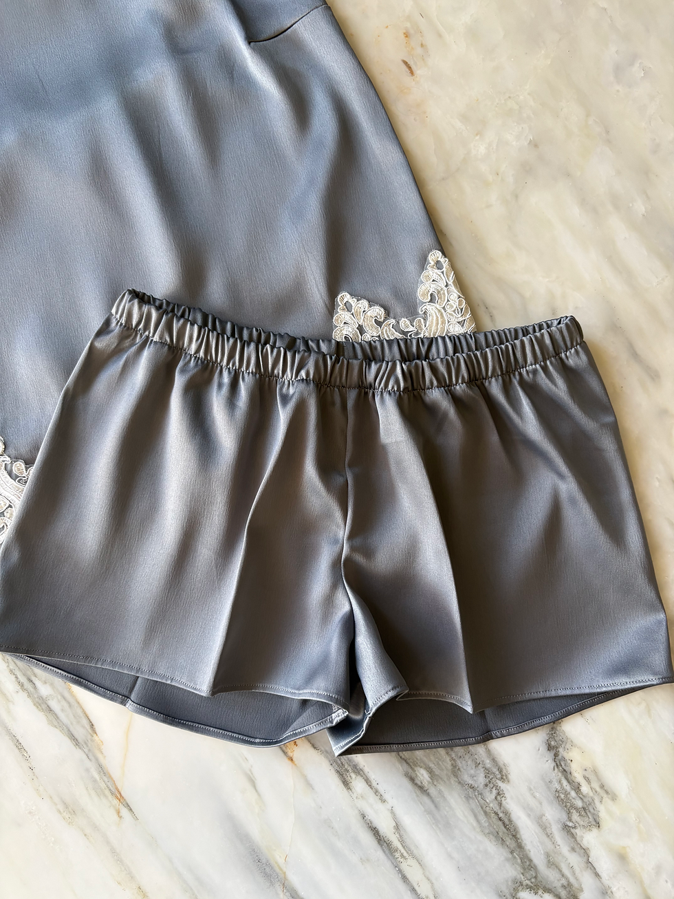 Miniatura: Set pj de shorts gris con encaje