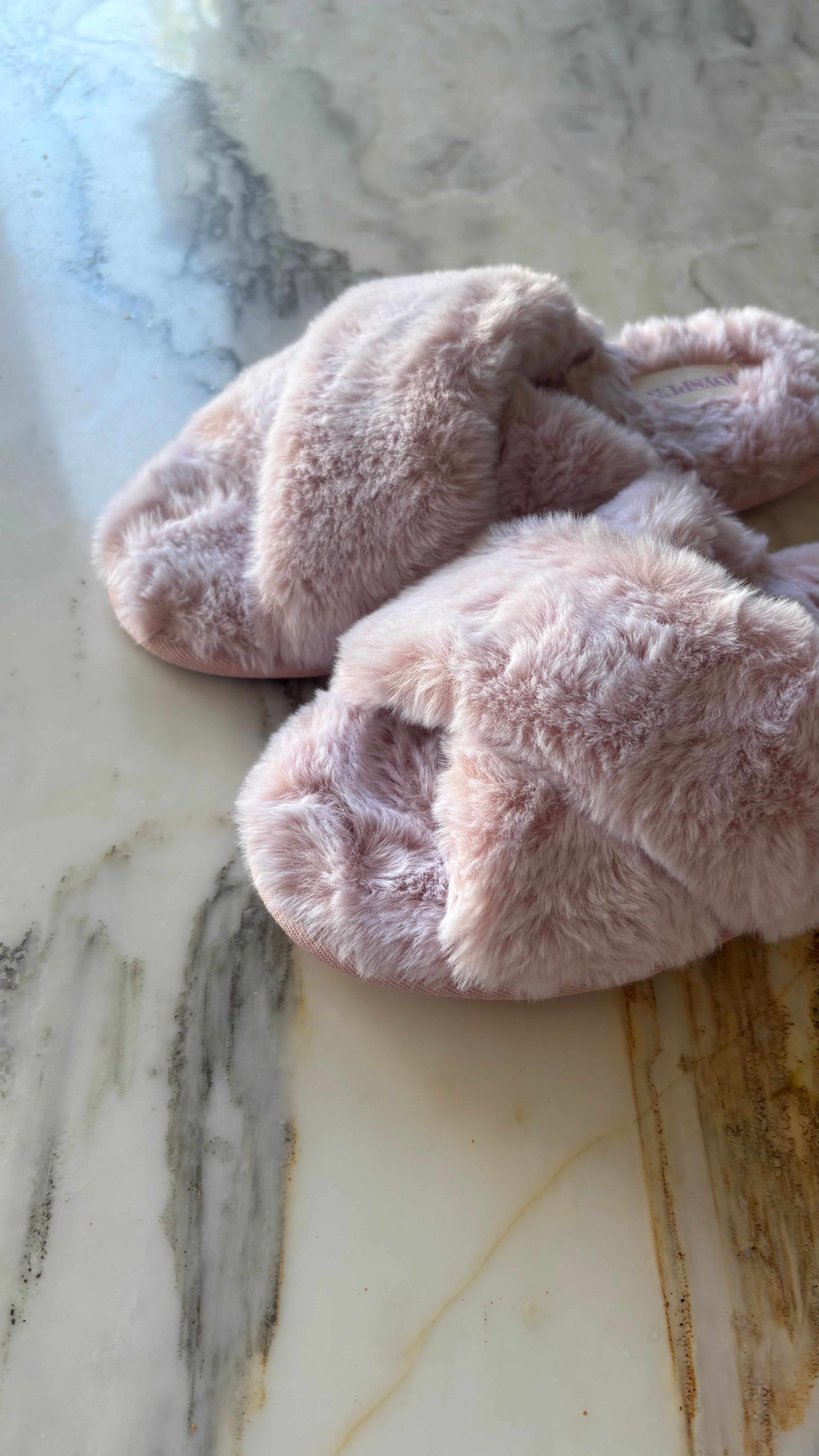 Pantufla cruzada rosa