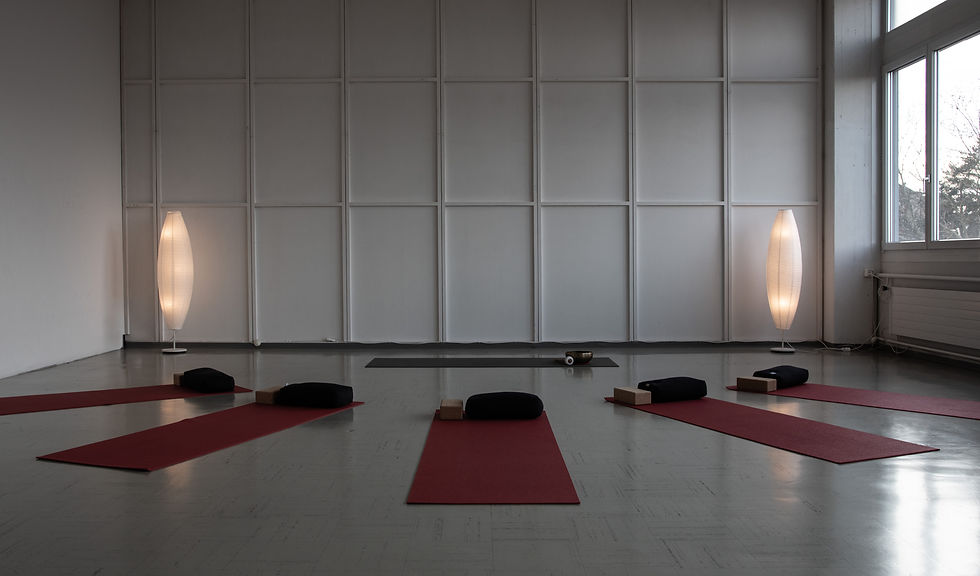 R-Aum_Yoga_01.jpg