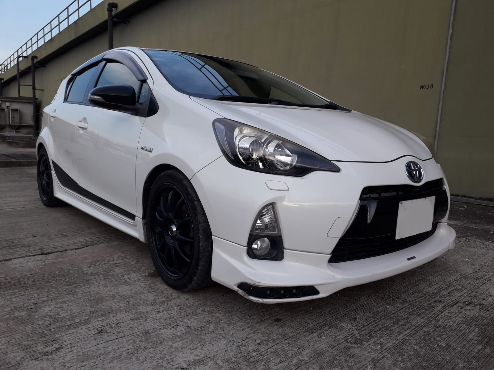 2012 TOYOTA PRIUS C AQUA