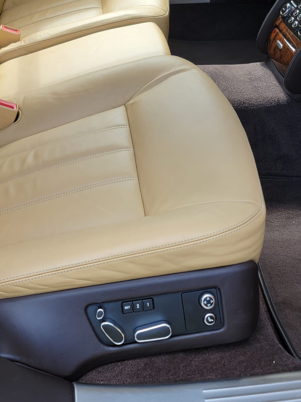 縮圖：2011 BENTLEY FLYING SPUR W12