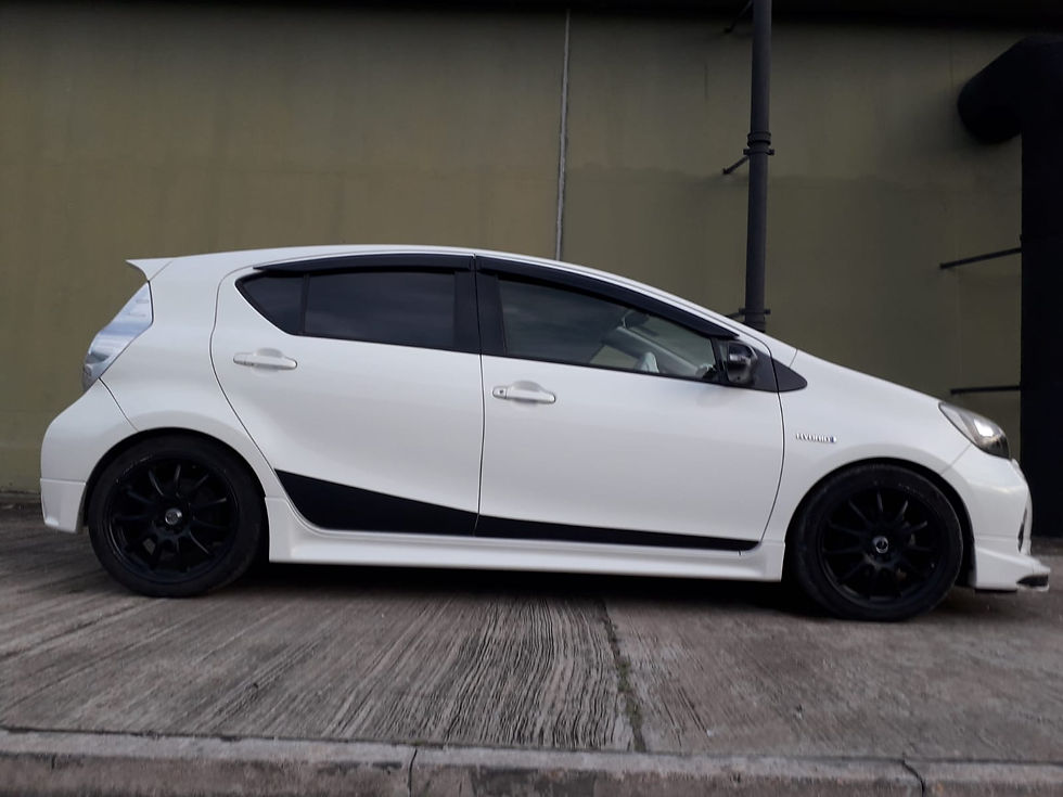 縮圖：2012 TOYOTA PRIUS C AQUA