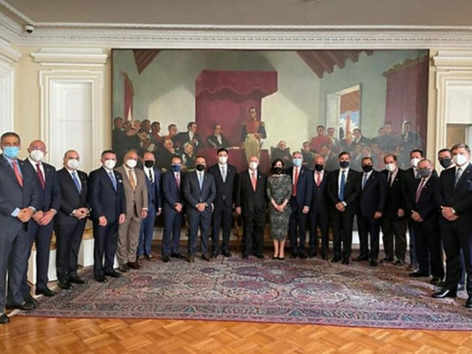 Delegación de empresarios dominicanos se reúne con Iván Duque