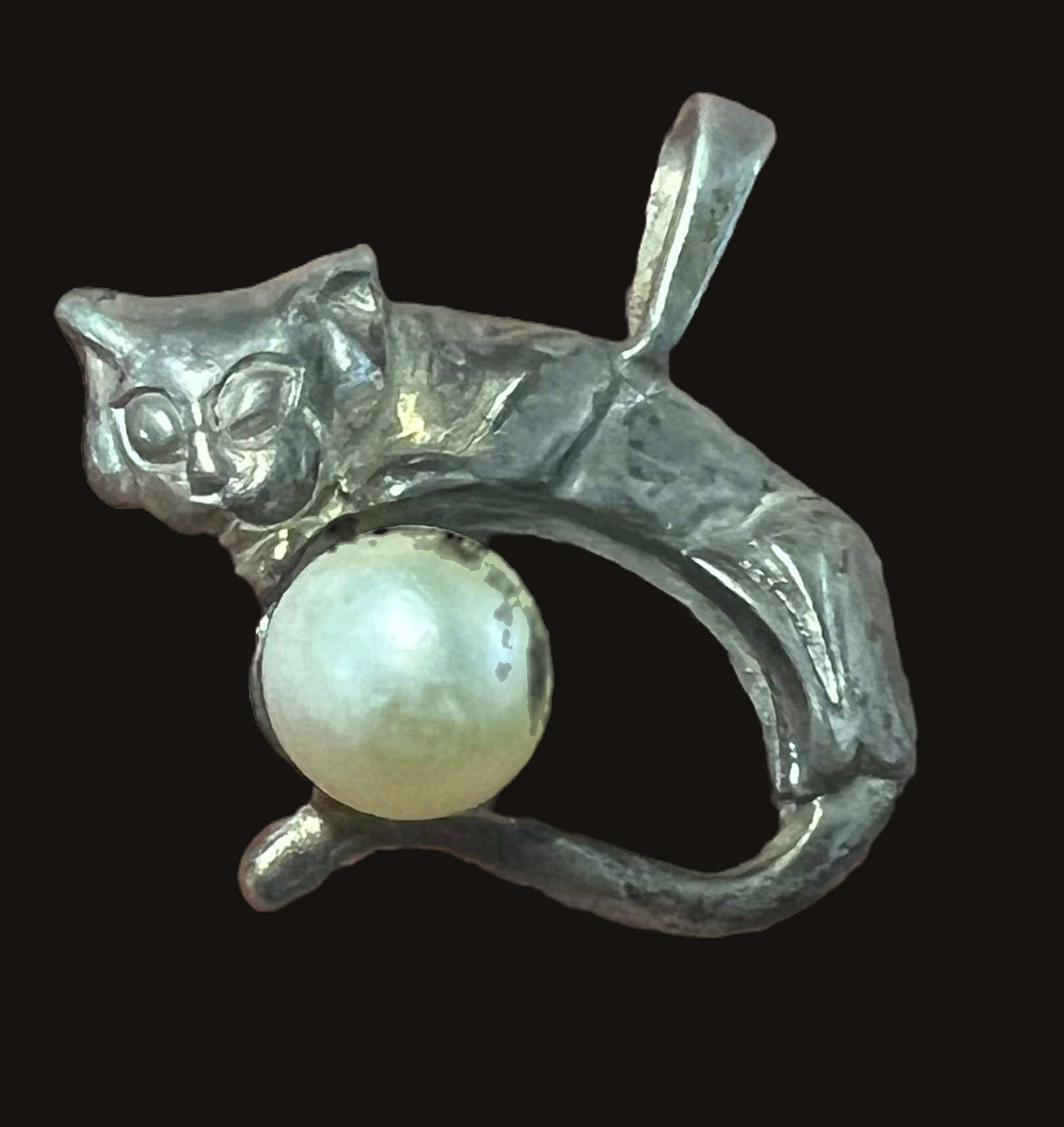 Cat Pendant W/ Pearl