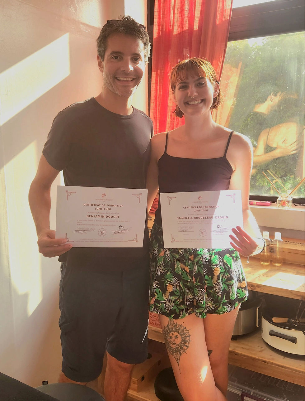 Notre diplôme au massage Lomi-lomi