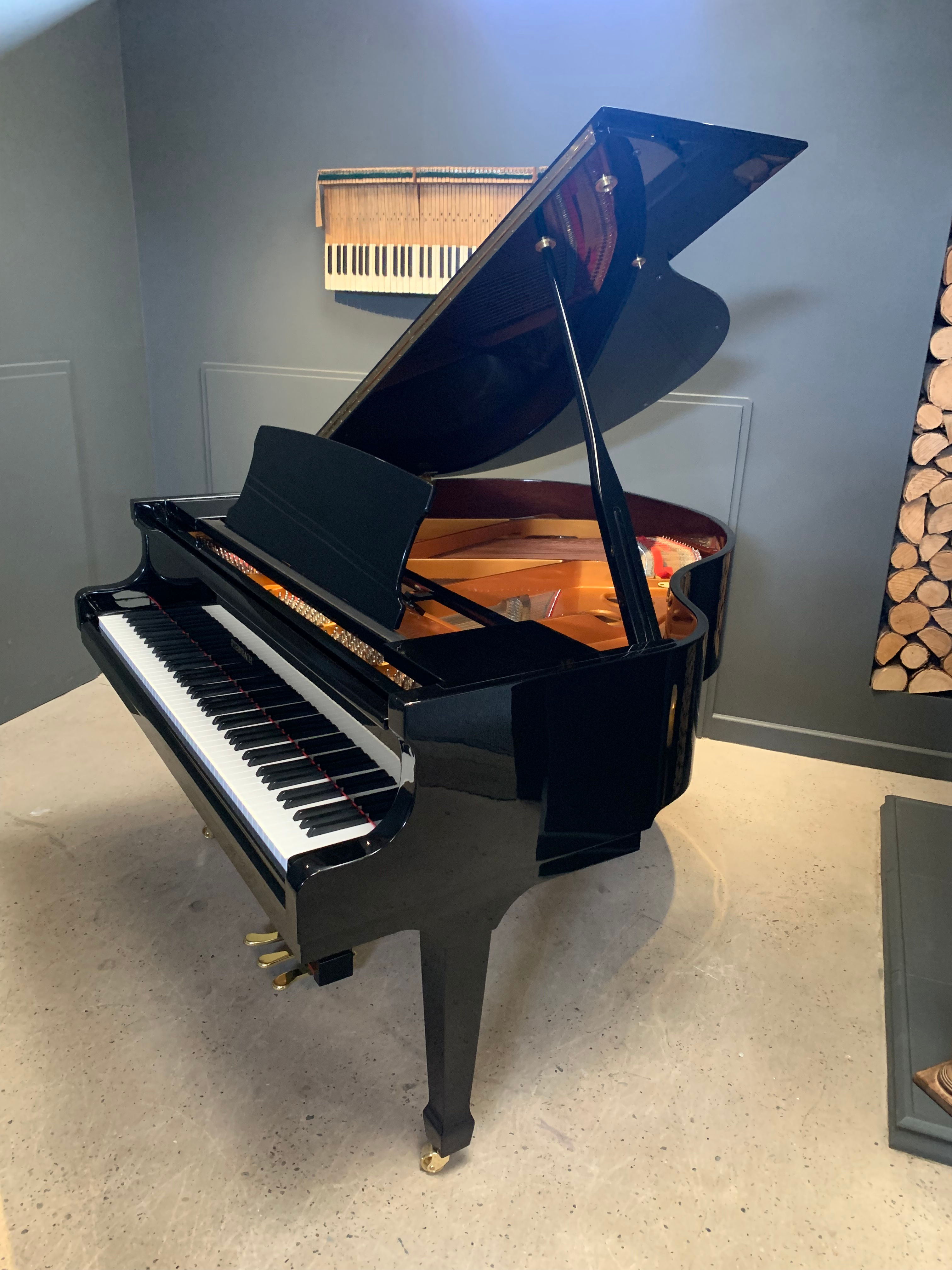 Steinbach Gloss black baby grand piano - GP148 - Stunning condition