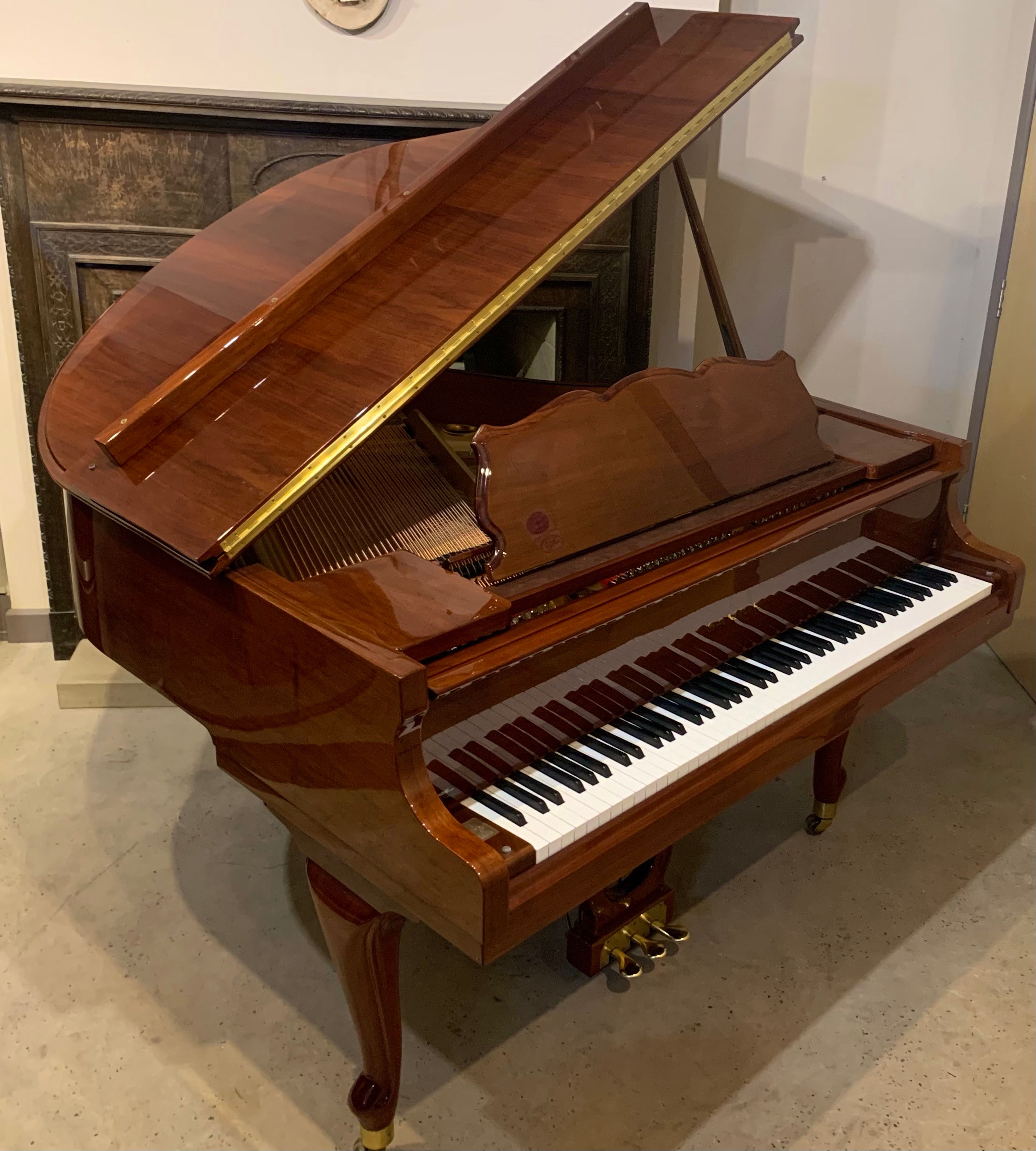 Samick SG 140 baby grand piano in gloss Mahogany- only 4’6”