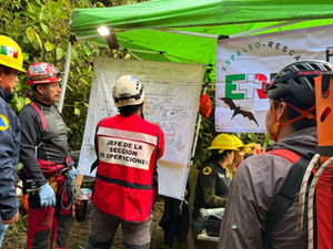 Protección Civil localiza tres cuerpos extraviados en gruta de Chichicazapa