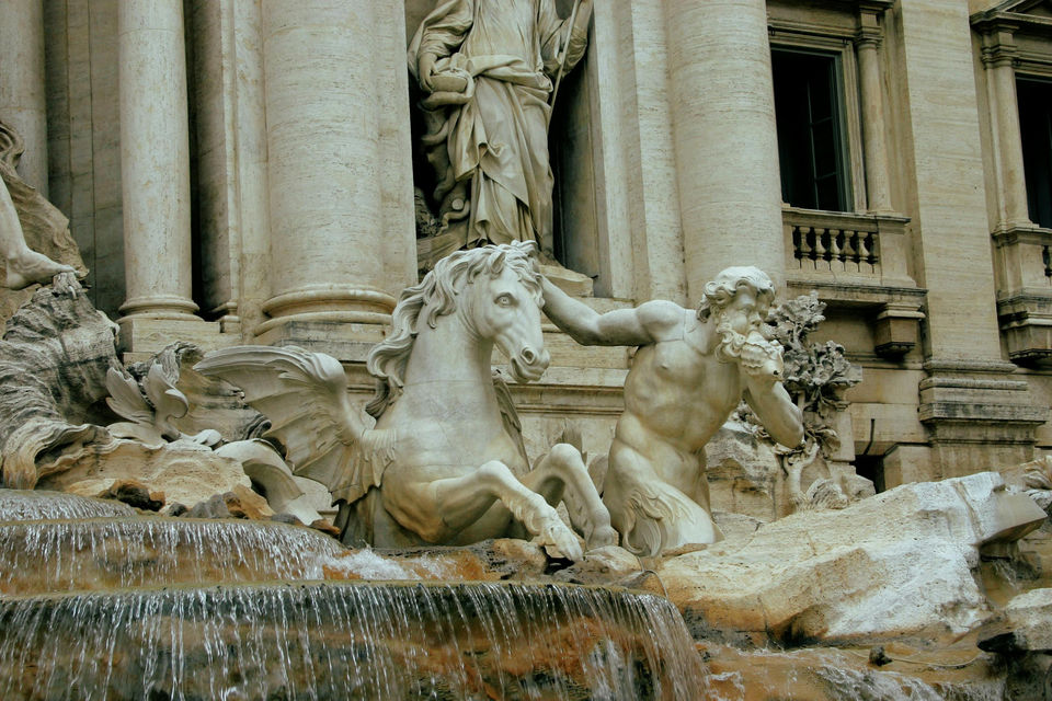 the trevi fountain rome