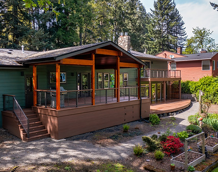 Back deck in Eugene, Oregon after a remodel