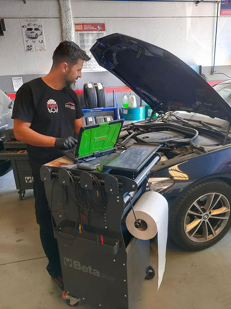 Talleres Vegauto mecánico reparación vehículos pre ITV Jerez de la Frontera