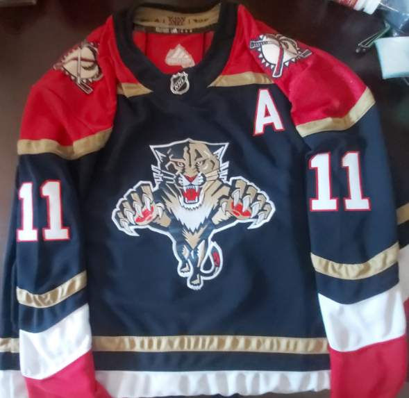 Thumbnail: Jonathan Huberdeau Reverse Retro Jersey