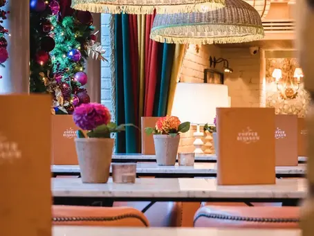 7 Hidden Gem Hen Party Bars in Edinburgh (From a Local!)