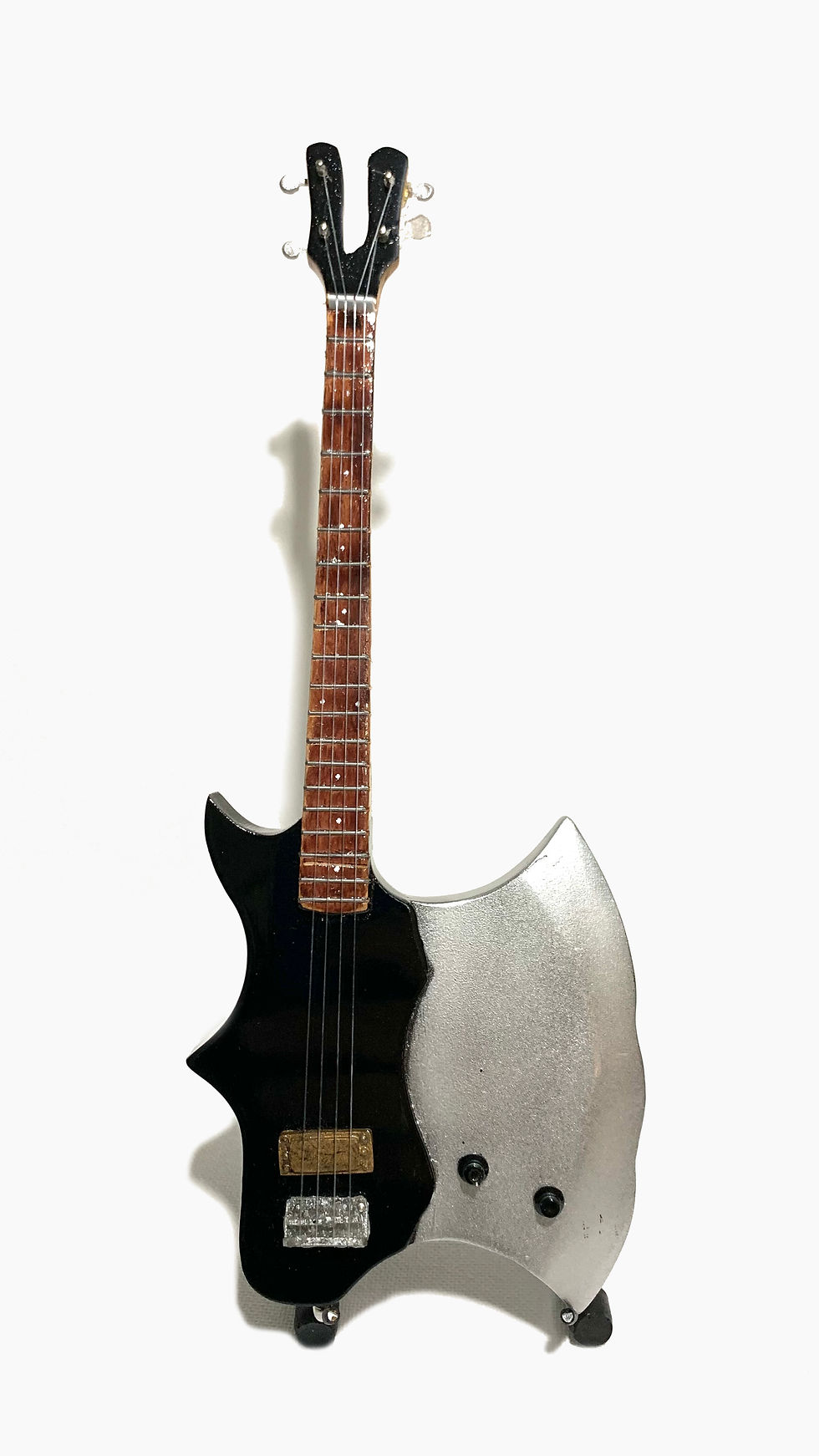 Miniatura: Miniatura de guitarra única hecha a mano de Gene Simmons