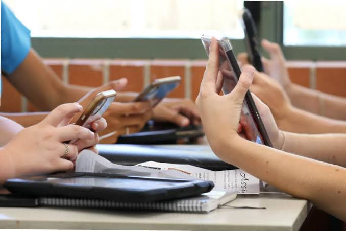 Uso de celulares en educación básica
