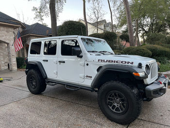 The Benefits of Car Detailing Over a Drive-Through Car Wash