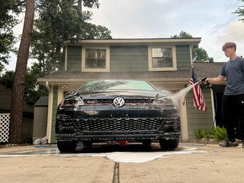 Quick Wash vs Full Detail: Which Service Is Right for You?