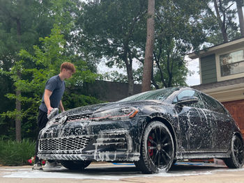 Choosing the Right Car Detailer to Protect Your Investment and Ensure Quality Service
