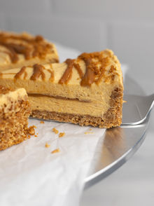 No bake cookie butter pumpkin cheesecake