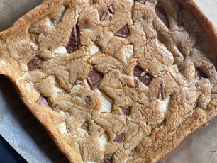 Chewy white chocolate blondies