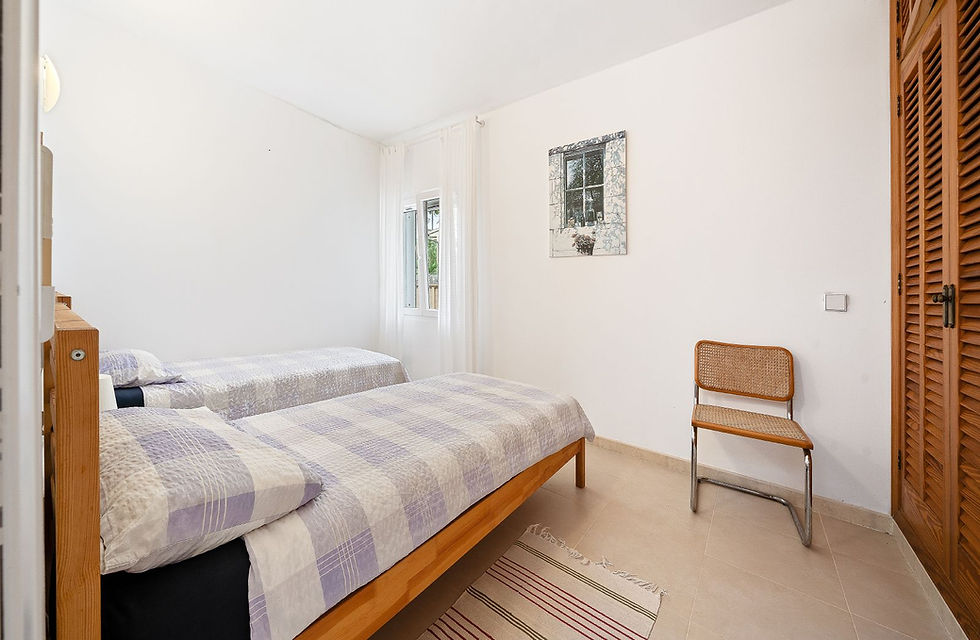 Bedroom with twin beds, Costa de los Pinos villa