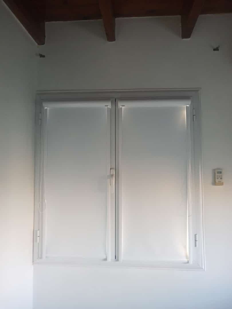 Miniatura: CORTINA AUTOADHESIVA