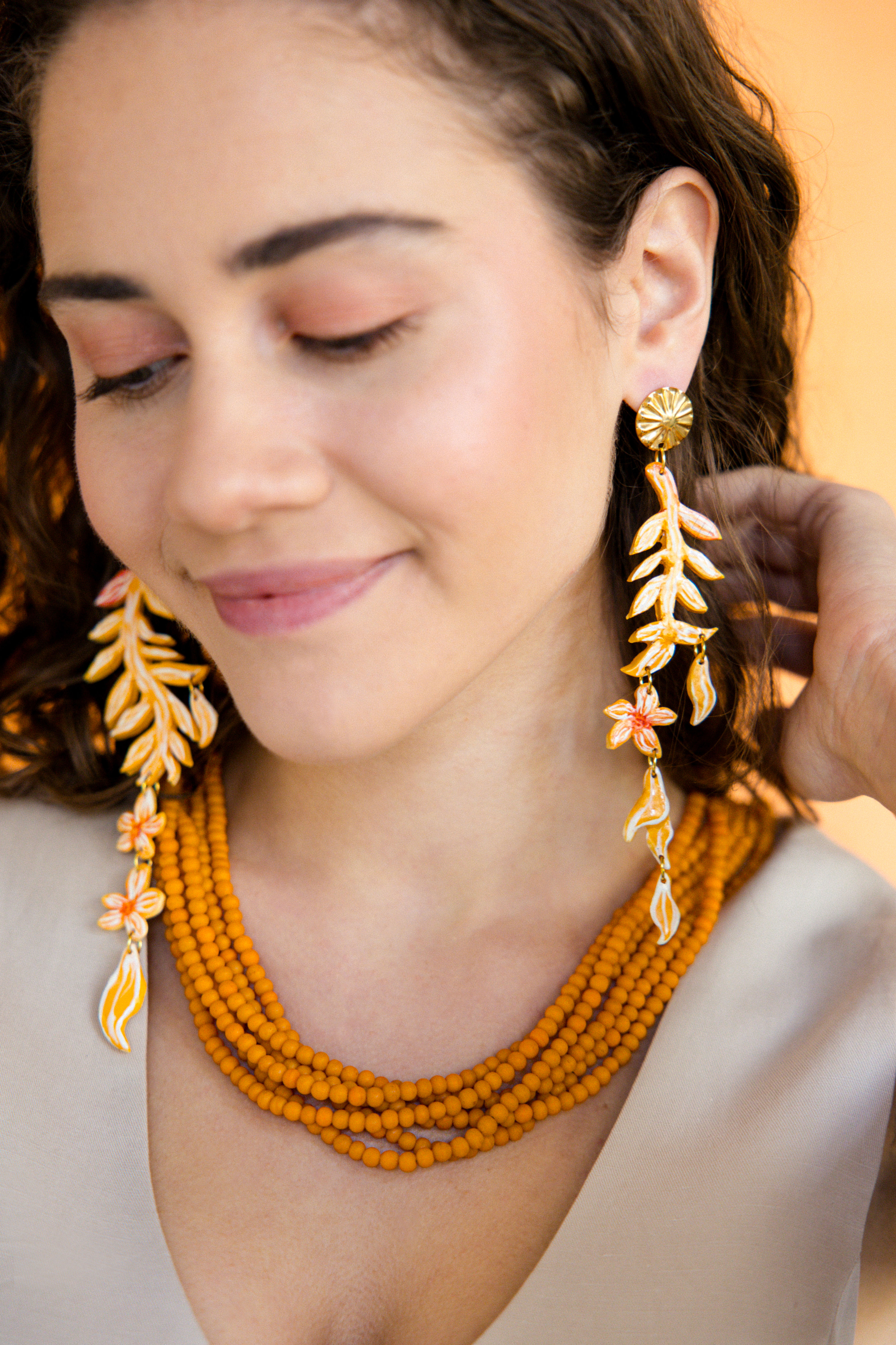 CALYPSO - Çiçek Detaylı Sallantılı Küpe