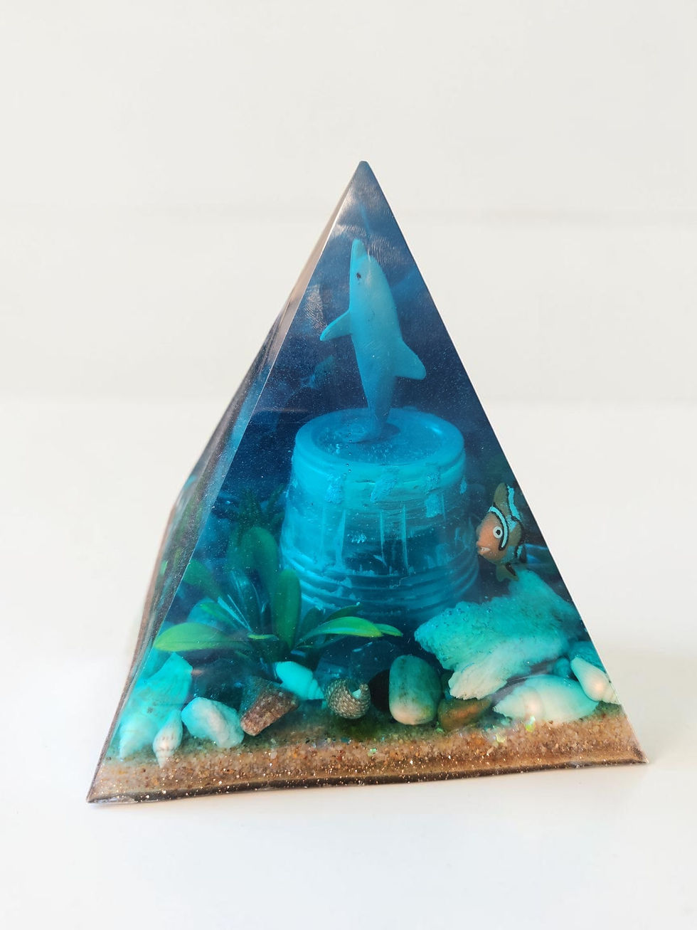 Custom Resin Pyramid Light - Garbage v.s Sea
