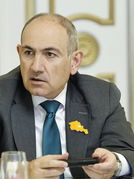 «Իրավունք». Նիկոլ Փաշինյանի հետ հանդիպումը վերածվել է կոշտ առճակատման