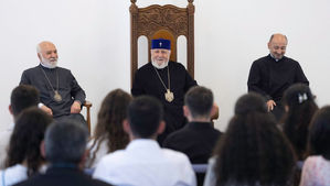 Ամենայն Հայոց Կաթողիկոսն ընդունել է հայագիտական դասընթացներին մասնակից սփյուռքահայ երիտասարդներին