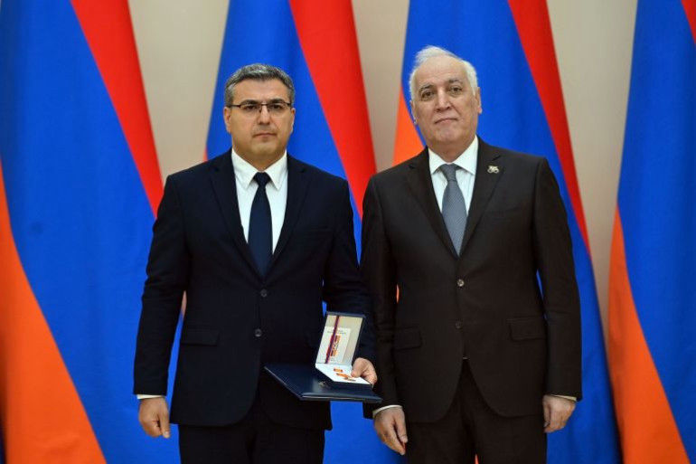 Անկախության տոնի կապակցությամբ, Վարչապետի միջնորդությամբ և Նախագահի հրամանագրով, օրինականության և հասարակական կարգի պահպանության գործում ներդրած ավանդի, ինչպես նաև ծառայողական պարտականությունները կատարելիս ցուցաբերած նվիրումի համար ՆԳ նախարարության մի շարք ծառայողներ արժանացել են պետական բարձր պարգևների։
