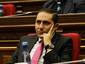 Ինչքան էլ իրար հերթ չտալով Գագիկ Ծառուկյանի անունը պատեհ-անպատեհ շահարկեք, դրանից ձեր քաղաքական կշիռն ու լրջությունը չի ավելանալու․ Արման Աբովյան