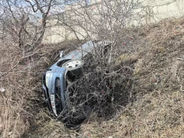 Վանաձորում «Opel»-ը դուրս է եկել երթևեկելի գոտուց, մի քանի պտույտ գլորվելով բшխվել քարերին և կողաշրջված հայտնվել ձորակում․ կա վիրшվոր